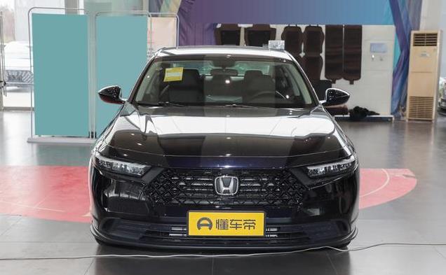 11.98万起，车长将近5米，20万级的合资B级车，降价后月销2.5万！