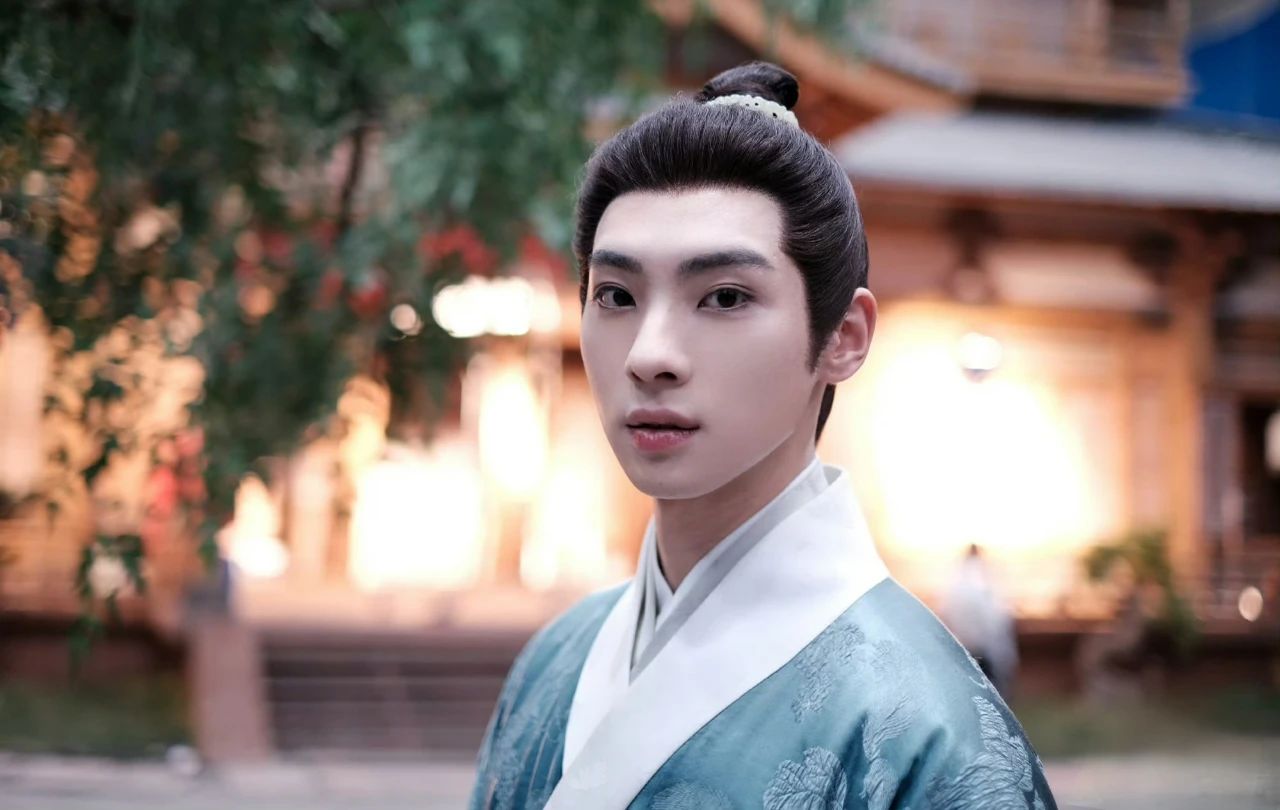 靠腹肌和颜值躲过“网暴”,《九重紫》男团是懂观众爱看什么的