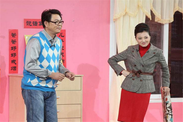 |她是冯巩御用老婆,连登五年春晚后精神失常,现在50岁怎样了?