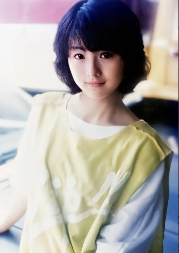 李赛凤：拍《僵尸先生》的时候，导演让我把领口拉的越低越好