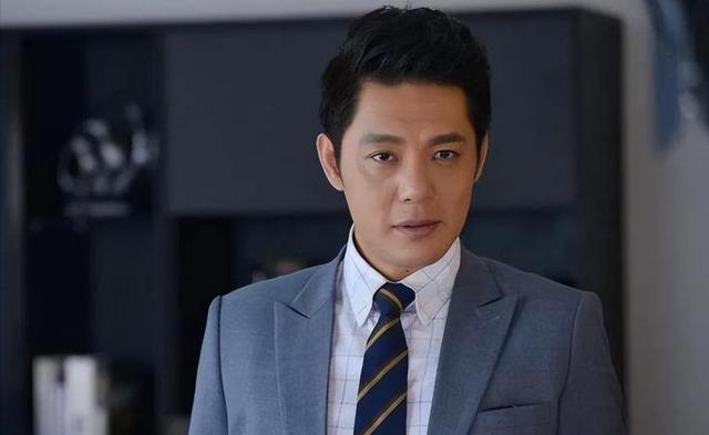 都是傅程鹏的基因，前妻儿子和后妻儿子一对比，差距就一目了然