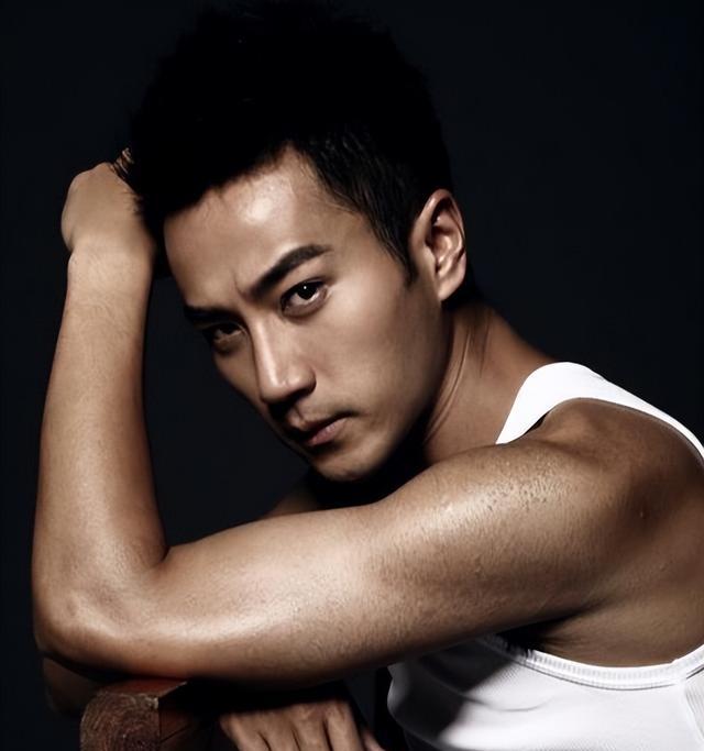 刘恺威也分了？李晓峰删光恩爱动态，刘父再度发声，杨幂又赚了