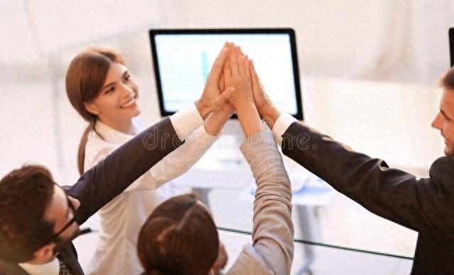 在单位里，真正心眼坏的人，往往会向你打听这4件事