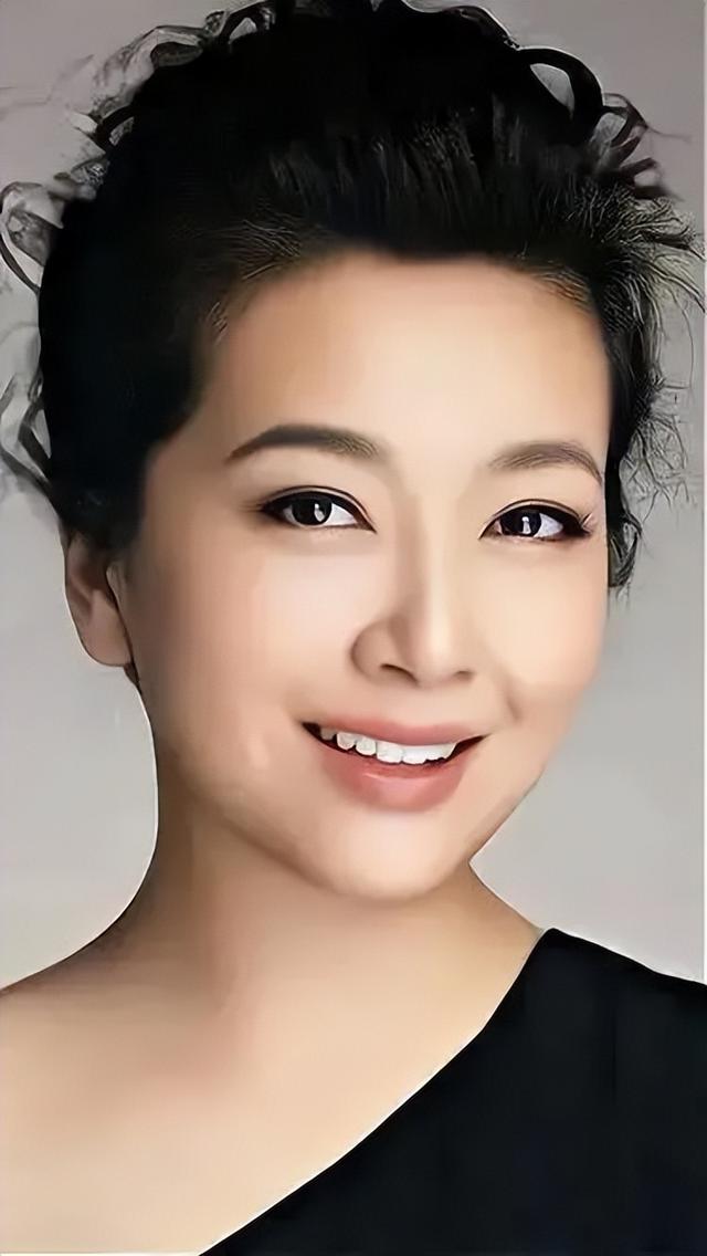 江珊现任丈夫曝光：比前任靳东还要帅，还是我们熟悉的男演员