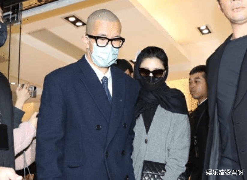 大S一改爱美形象，二婚后首次露脸，却顶着一头白发的原因找到了