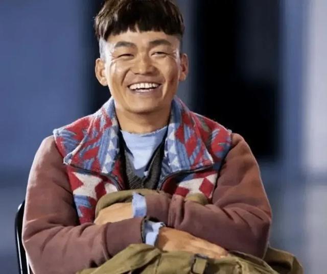 王宝强和新女友参加甄子丹派对,女友高又壮,网友:这下又该担心