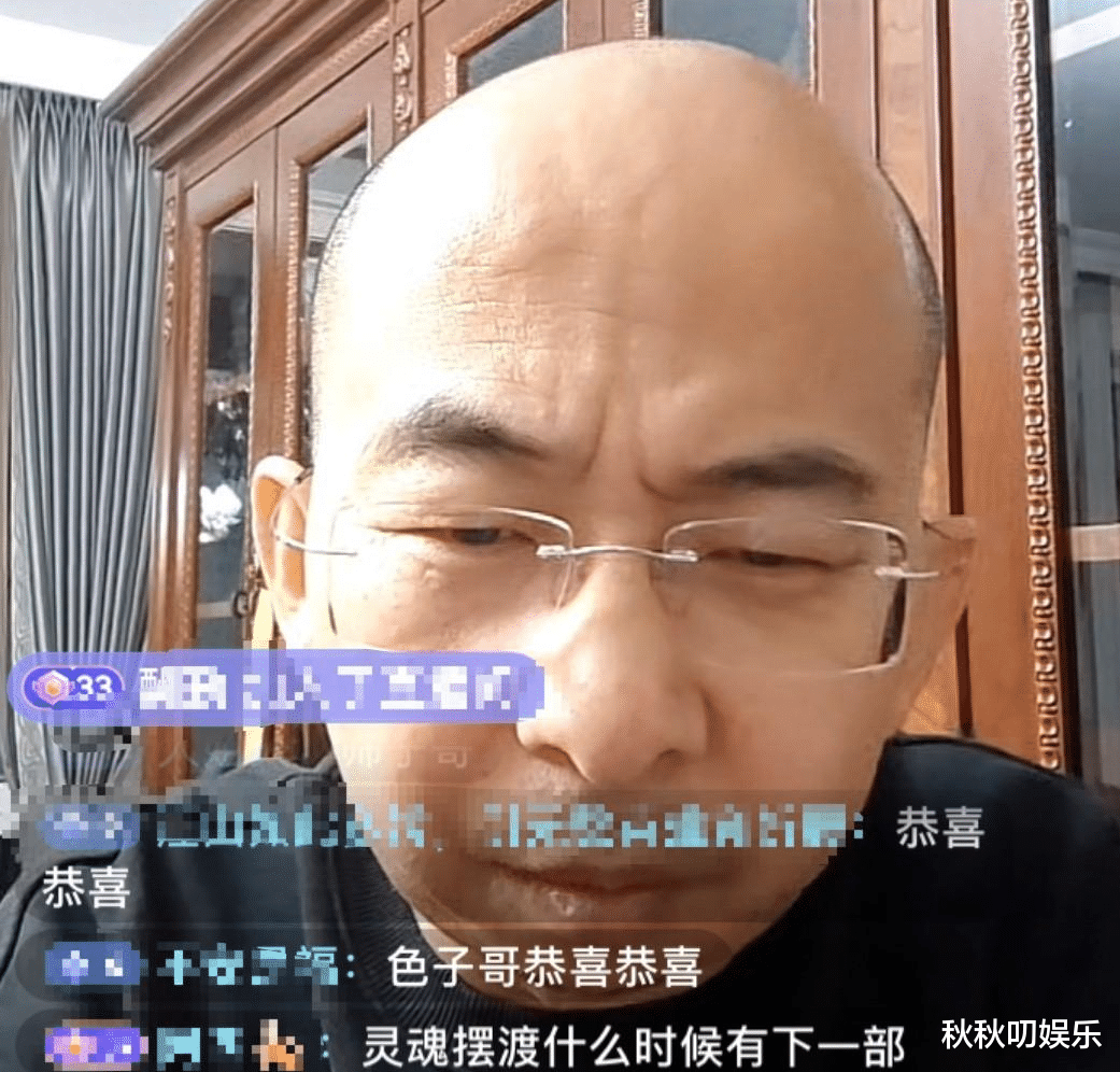 43岁巨兴茂为1岁儿子庆生!28岁妻子肤白貌美大长腿,儿子更像妈