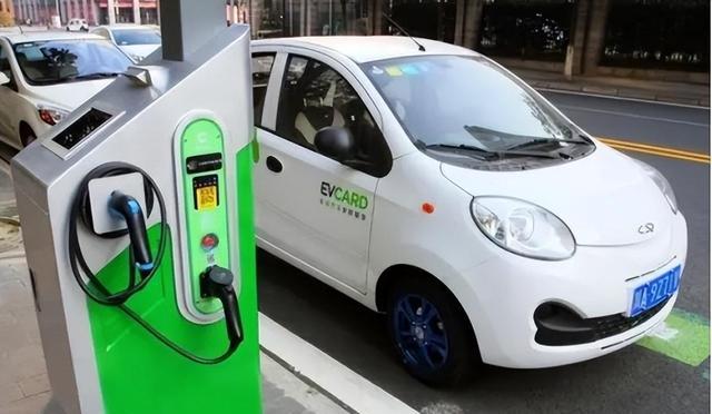 中国车牌有两个字母是禁止使用的！很多人不明白，原因其实很简单