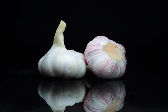 感冒只需一粒蒜，这么用或能解救咳嗽与咽痒，全家适用