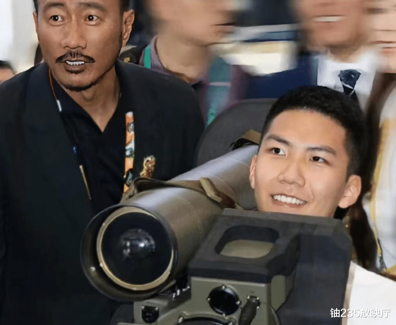 看了胡军儿子,才懂什么叫“顶级富养”,李湘的养育,根本比不了