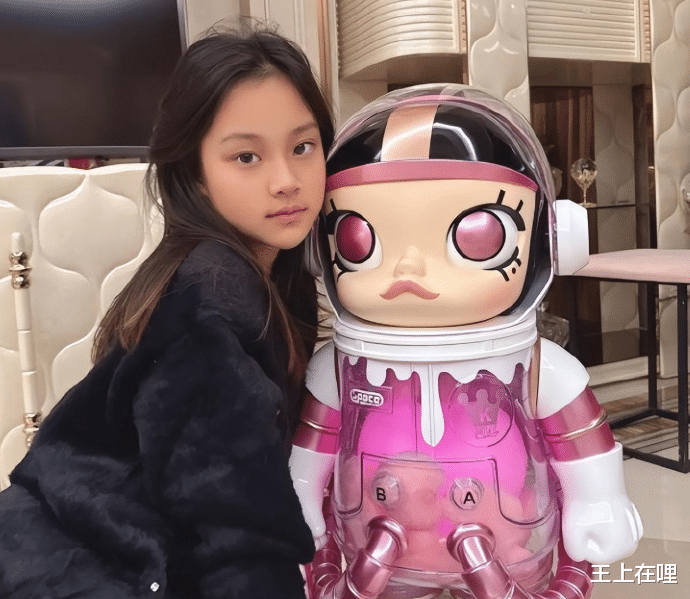 11岁甜馨被骂翻！cos初音未来引争议，道歉后注销账号