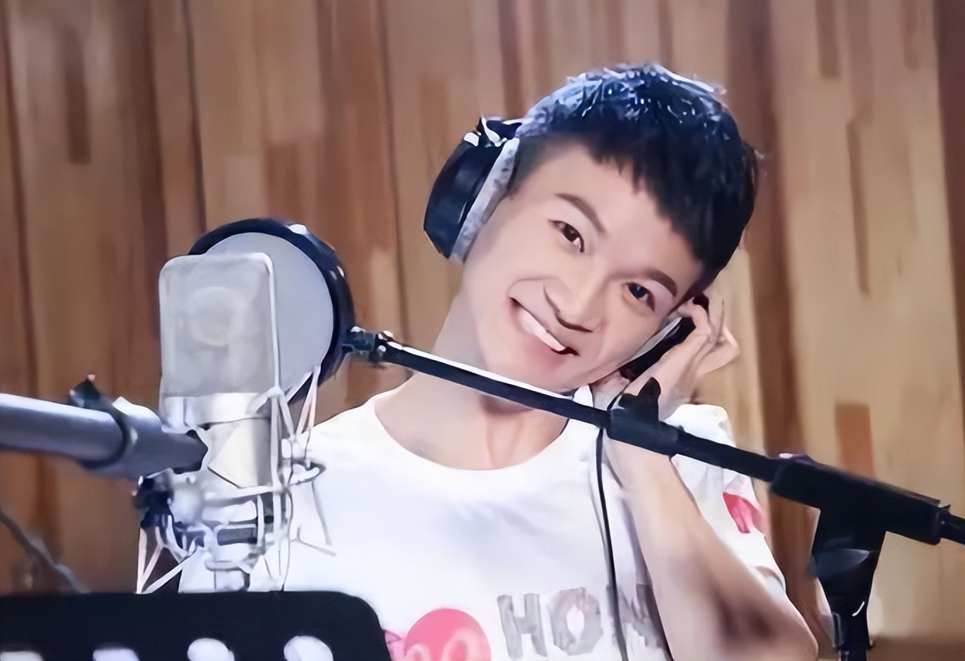 知名音乐人炮轰周深:一直在装稚嫩,装综艺范儿,高音不好听