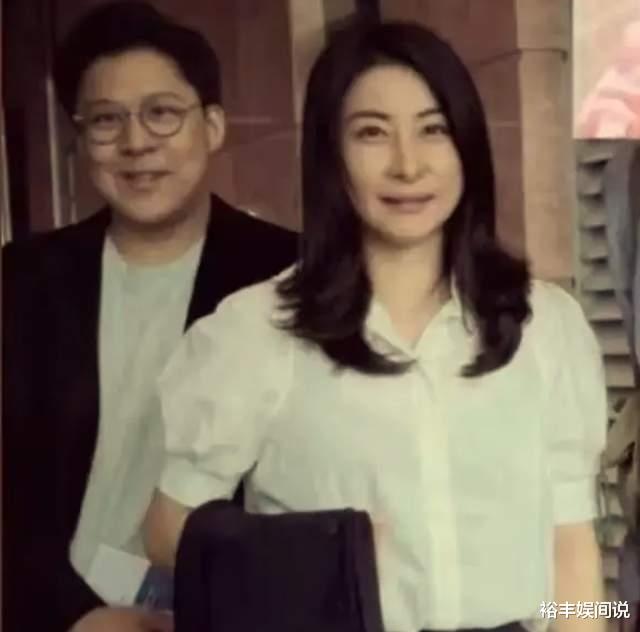 郭晶晶一家现身哈尔滨！打扮朴素简单，被形容“地母系”女主感觉