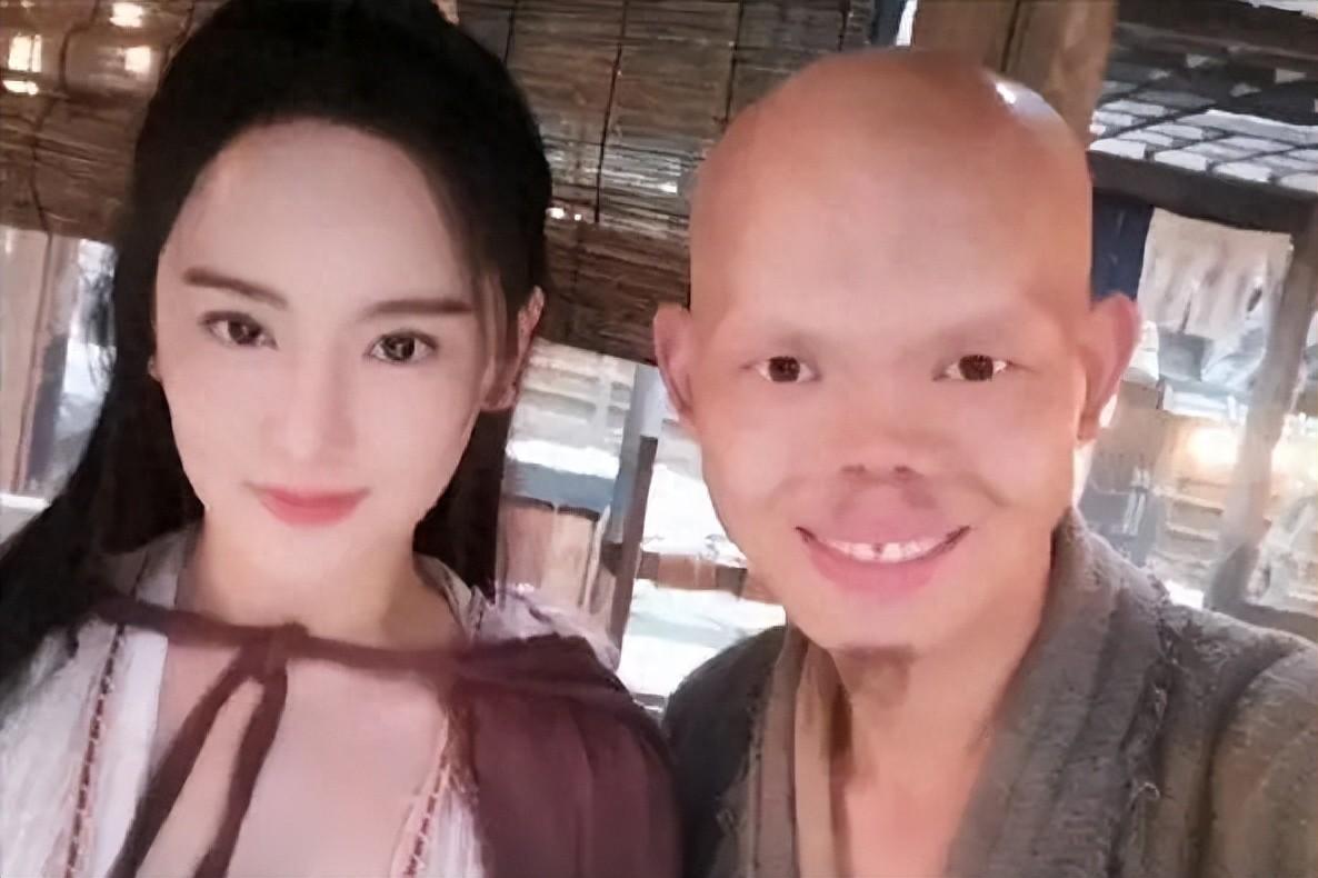 癞蛤蟆专吃天鹅肉!“妖魔”演员李平安,长相怪异却得“美艳”妻