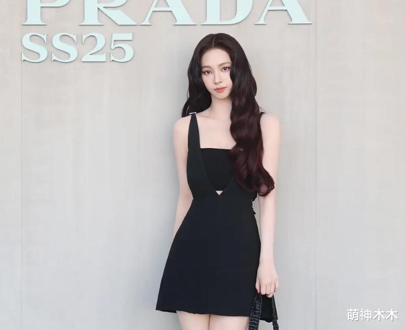 中国明星赢了！贾玲时装周最新生图曝光，和日韩明星同场气质碾压