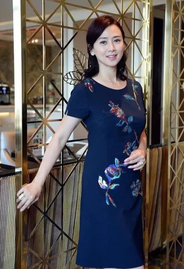 翁虹巫启贤等送别何厚华,孙耀威送花篮感谢恩师