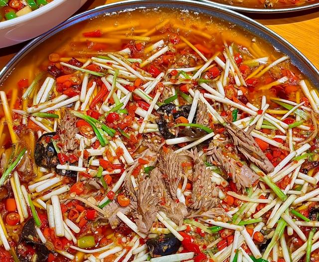 上海女孩瞒着父母到四川男友家吃饭,晒了饭菜后,网友却劝分手