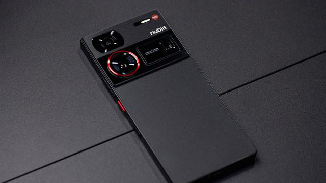 屏下镜头+骁龙8Gen3+6000mAh，跌至3868元，顶配高端机确实强