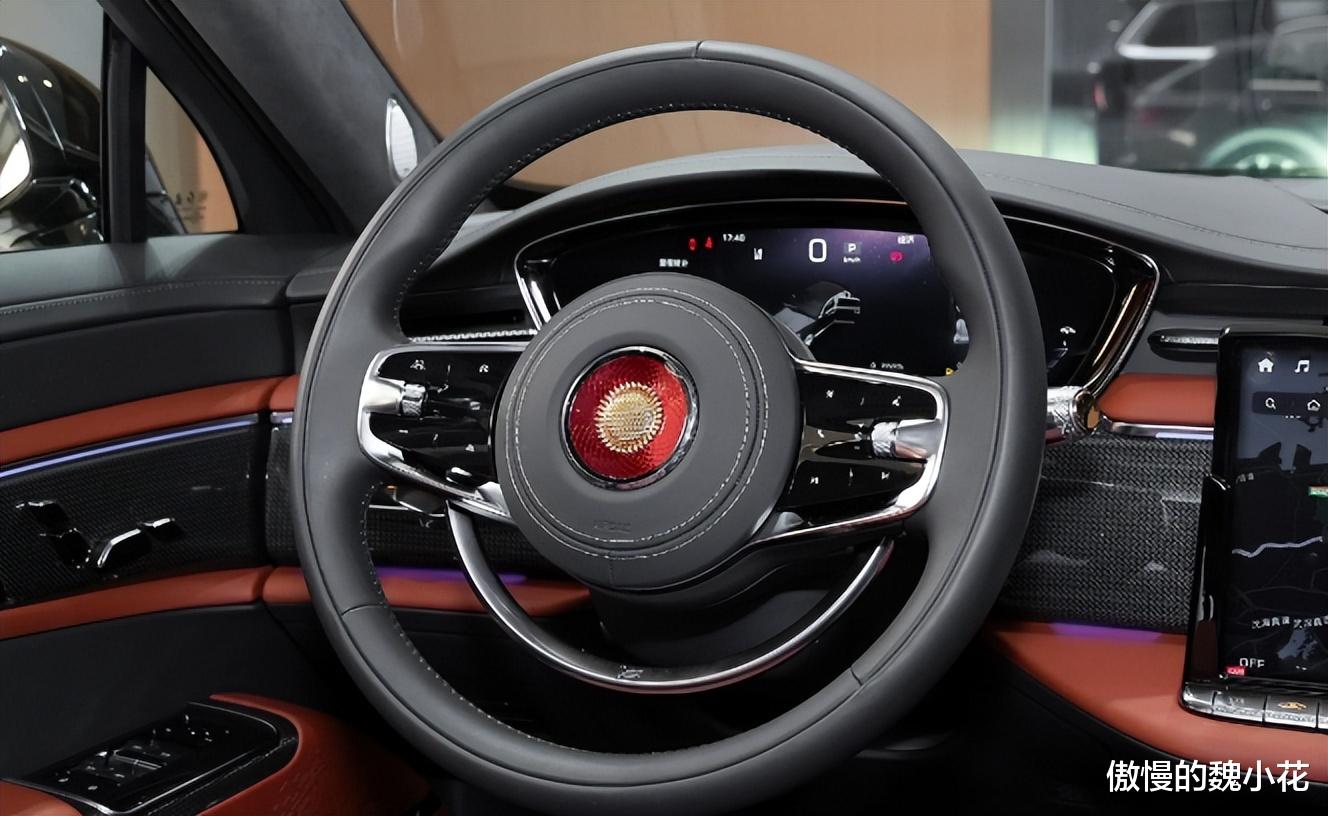 指导价186万，一汽红旗“国雅”4.0T V8版进店，气场赶超迈巴赫！