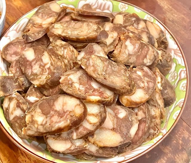 上海男子陪山东媳妇回奶奶家,看到饭后不敢动筷,网友:我也不敢