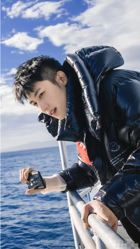 回应出轨家暴一年后,再看黄景瑜现状,原来迪丽热巴做的没有错!