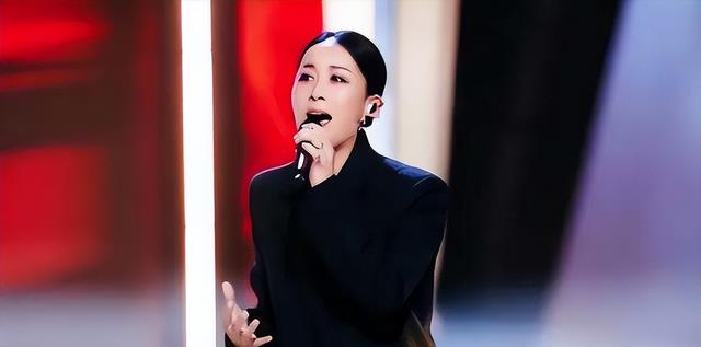 天后之争20年后,再看那英、田震各自的境遇,她们的差距一目了然