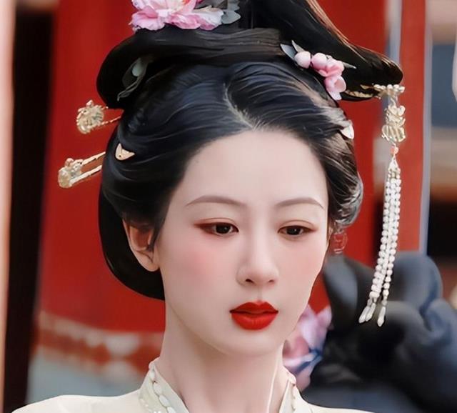 央视接连锐评杨紫,只字不提演技二字,一针见血,宋佳说的太对