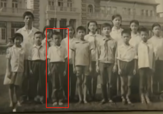 3次婚姻2次入狱，今逃窜美国！拄拐的周立波，被“封杀”一点不冤