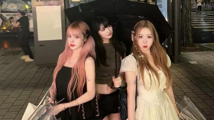 汪峰女儿小苹果换发型！剪了齐刘海发型甜美又淑女，颜值美过亲妈