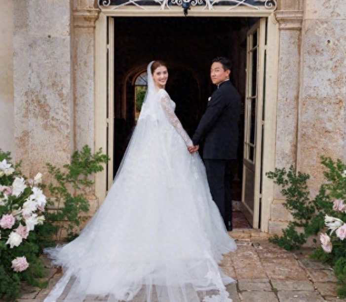 吴千语意大利奢华大婚,父母缺席仅7桌宴席?婚礼背后隐藏着什么抠门真相?