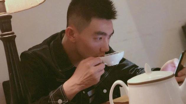 后续：张馨予近4个月未回家，何捷转业入职保卫处照片遭删除