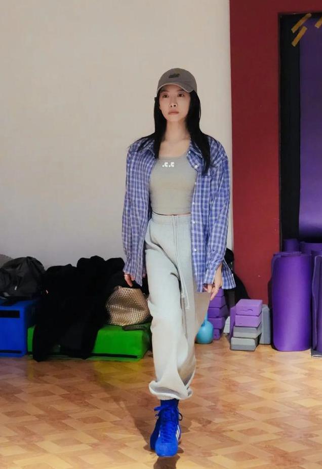 宋茜练习室花絮照，火辣撩人的姐姐