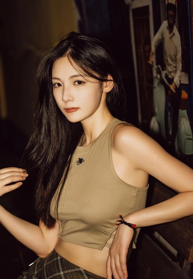 赵粤终于放飞自我,好身材一览无余,饱满裹不住!