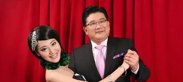 41岁王冠高龄结婚，夫妻合影甜蜜！她和尼克买提的故事终于真相了