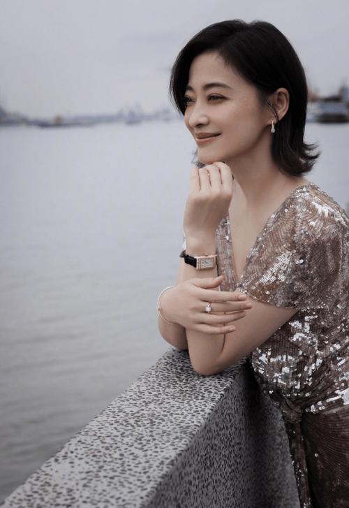 梅婷：49 岁的华丽蜕变