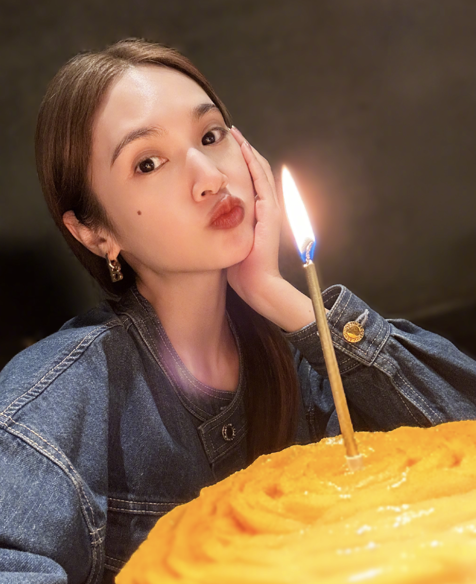 李荣浩随妻回娘家，连续10年为爱妻庆生，杨丞琳40岁仍无生子计划