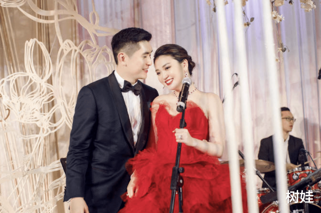 30岁百亿名媛李嘉颖怀三胎，挺孕肚露脸气质优雅，第三胎仍是儿子