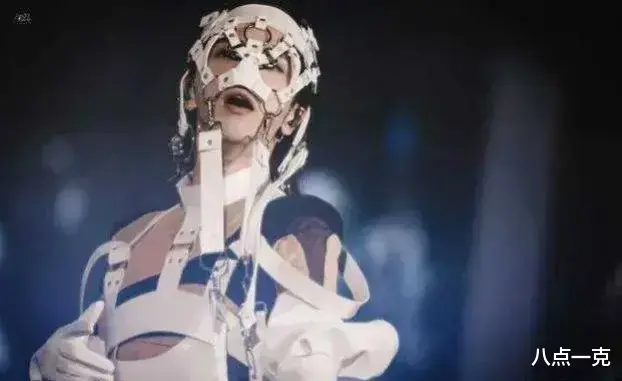 华晨宇质问到底惹了谁 !官宣演唱会,拒绝月经羞耻冲上热搜,矛头直指张杰