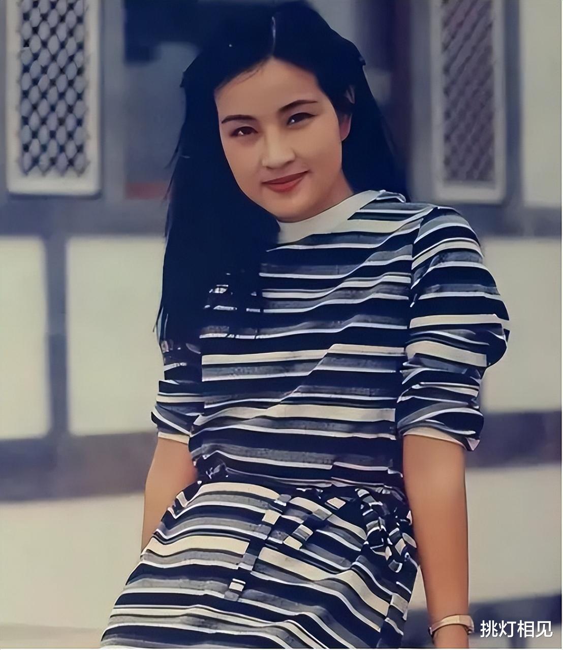 太炸裂了!刘晓庆前男友直播爆猛料,露脸摘帽子后网友不淡定了