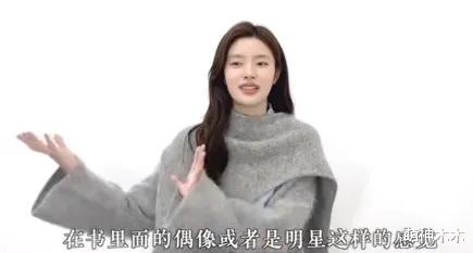 众星为70岁成龙庆生！本尊回应白发造型，晒年轻旧照感叹岁月如梭