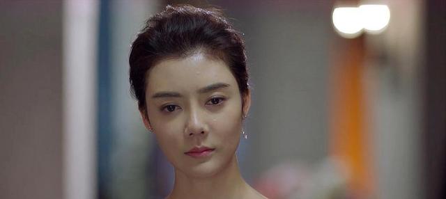 43岁车晓的鼻子朝天像猪鼻,网友:与“肥头大耳”的前夫越来越像