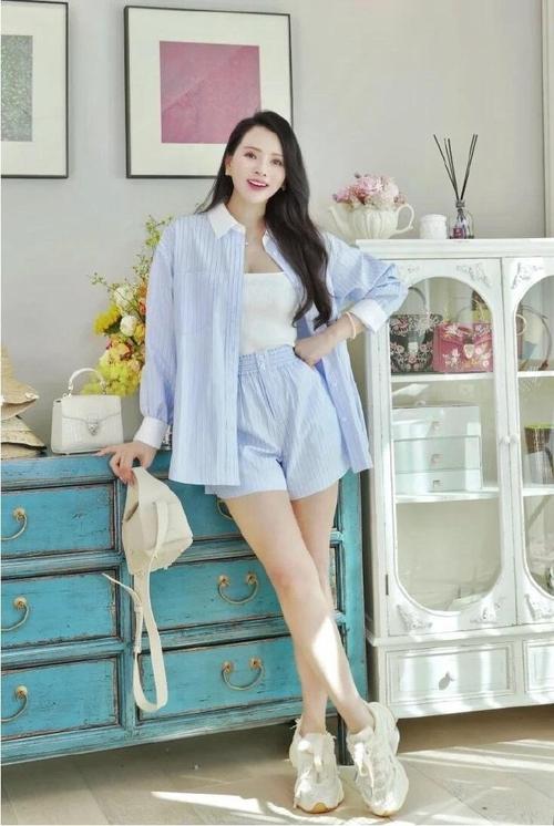 伊能静带员工香港游：瘦身背后的故事与容颜变化