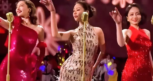 薛凯琪携钟楚曦刘惜君春晚献唱,仅靠一条旗袍,轻轻扭动抢走风头