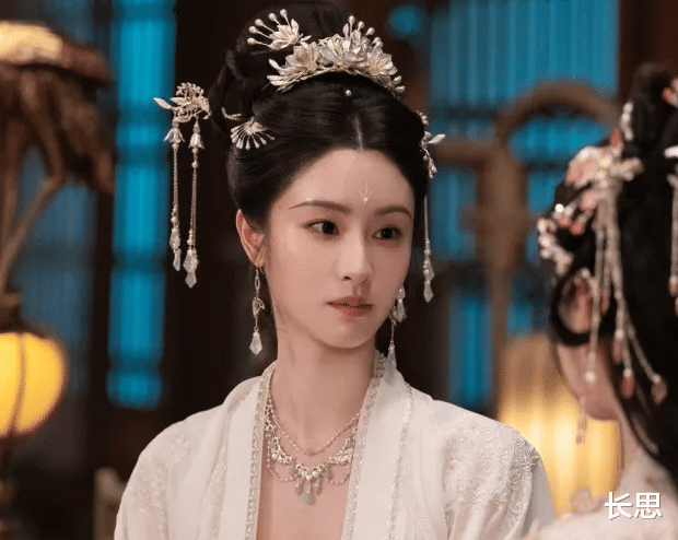 电视剧网播热度榜，《国色芳华》排至第二，它竟然上升到第一位？