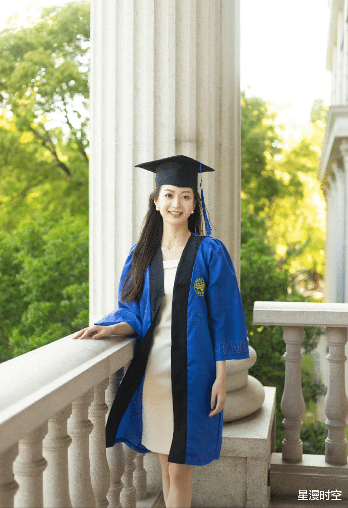 被冯琳惊艳到了!现场播报世界技能大赛,扎高马尾,青春洋溢