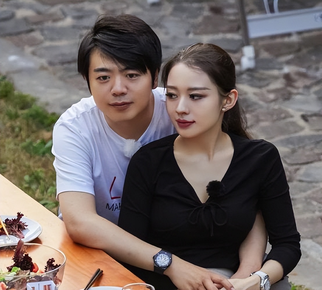 婚后五年再看郎朗与吉娜:从“作秀”争议到郭德纲预言的验证