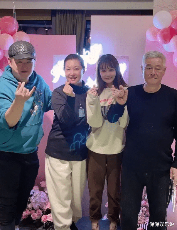 赵本山外孙小皮儿百日盛宴,豪华装备万元起,神似舅舅惹人议!