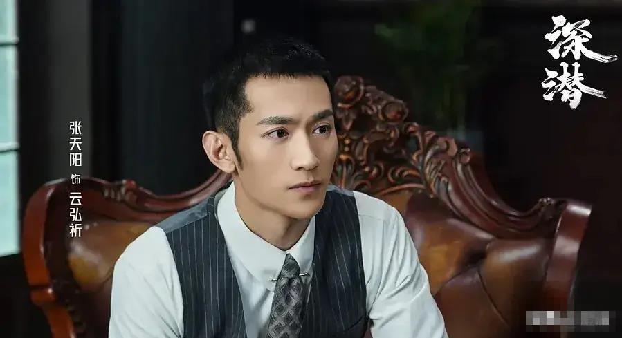 一个人毁一部剧!《深潜》出现美甲、丝雾眉、桃花妆、简直侮辱先烈啊