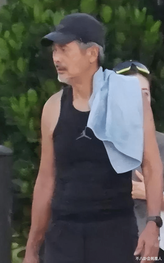 60+香港男神老了,成龙白发,郭富城脸上有斑,刘德华也逃不过