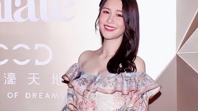 萧正楠老婆晒大肚照，孕肚圆圆无妊娠纹，夫妻试穿婴儿鞋超可爱